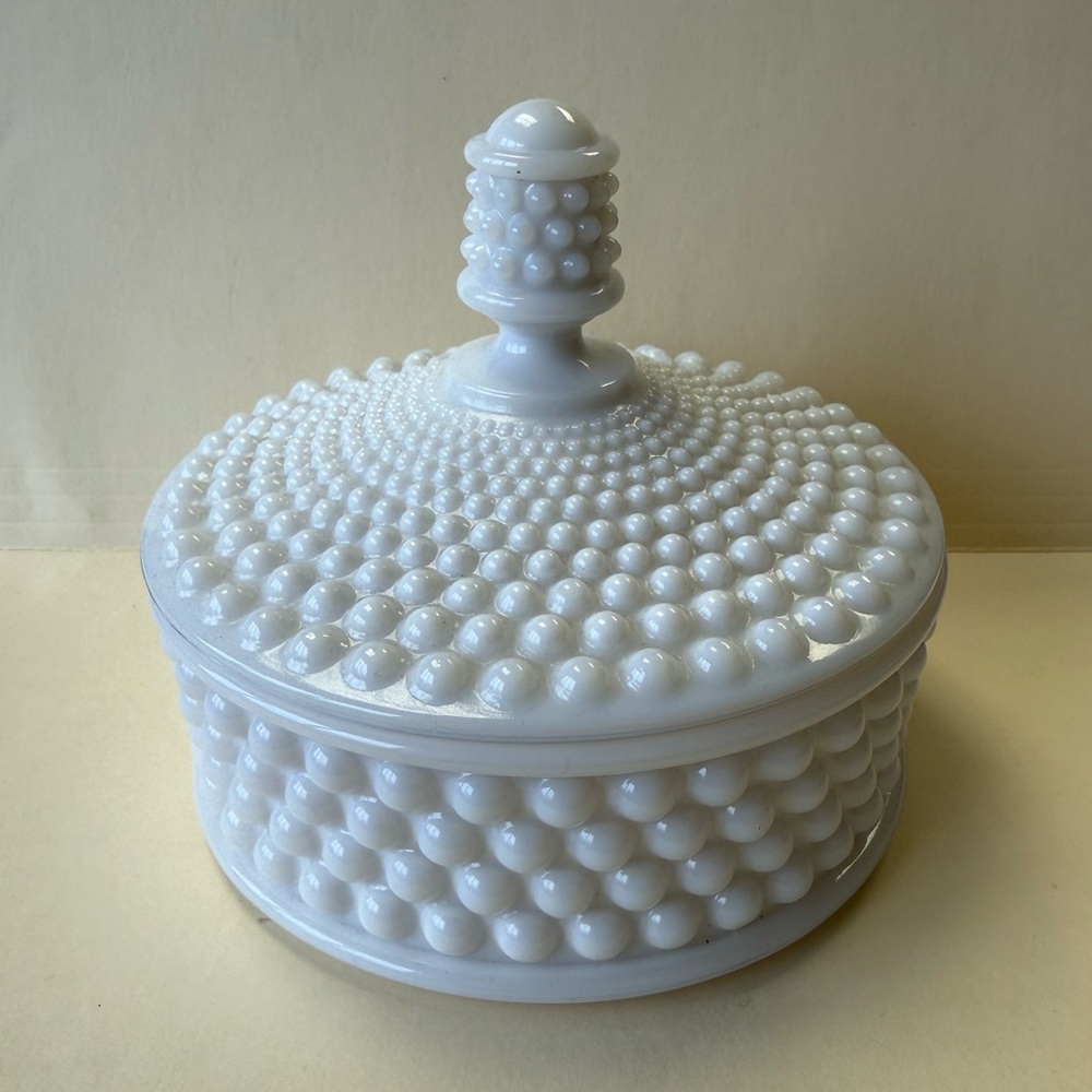 Vintage Westmoreland American Hobnail Milk Glass Puff Box Covered Candy Dish. - Picture 2 of 11
